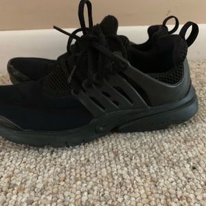 Black nike air prestos